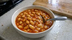 Tam kıvamında salçalı kuru fasulye: tane tane pişen, ev usulü tencere tarifi